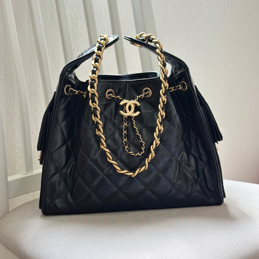 ❌ SOLD ❌ CHANEL 25 HOBO BAG in Black - Picture 1 of 8